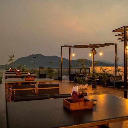 The Courtyard - Beyond Bar & Club Otel Udaipur Dış mekan fotoğraf