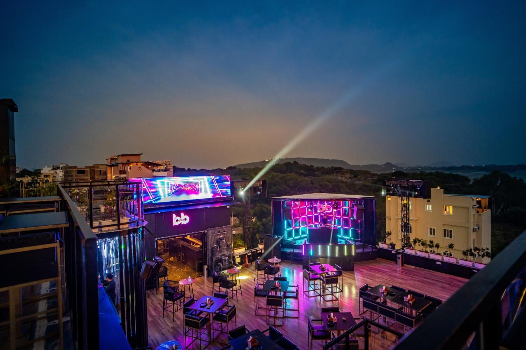 The Courtyard - Beyond Bar & Club Otel Udaipur Dış mekan fotoğraf