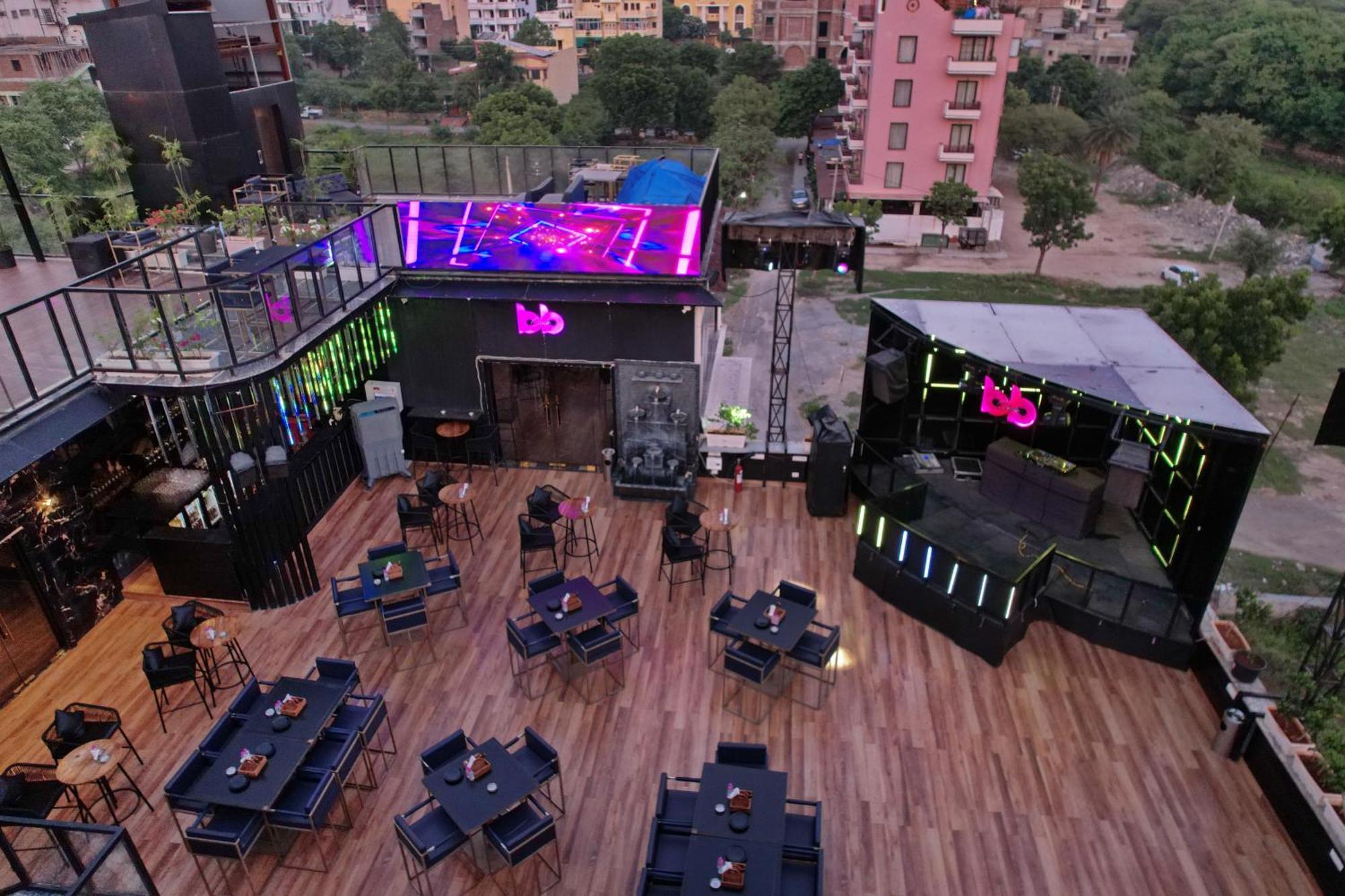 The Courtyard - Beyond Bar & Club Otel Udaipur Dış mekan fotoğraf