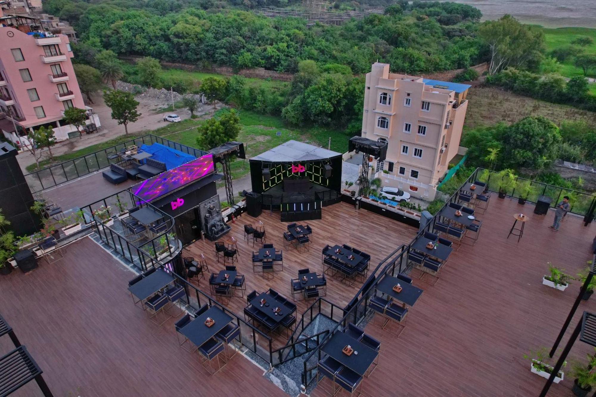The Courtyard - Beyond Bar & Club Otel Udaipur Dış mekan fotoğraf