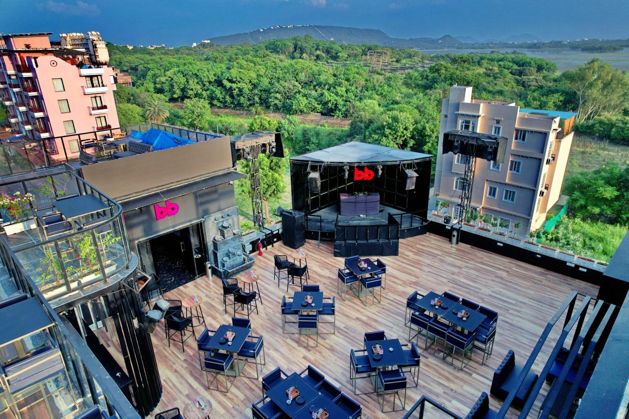 The Courtyard - Beyond Bar & Club Otel Udaipur Dış mekan fotoğraf